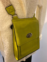Load image into Gallery viewer, Antonia Satchel Bag 21600

