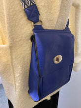 Load image into Gallery viewer, Antonia Satchel Bag 21600
