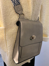 Load image into Gallery viewer, Antonia Satchel Bag 21600
