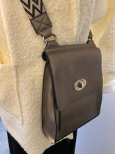 Load image into Gallery viewer, Antonia Satchel Bag 21600
