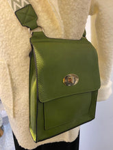Load image into Gallery viewer, Antonia Satchel Bag 21600
