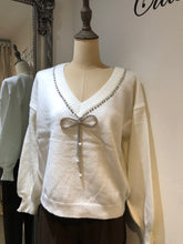 Load image into Gallery viewer, Diamante Bow Knit
